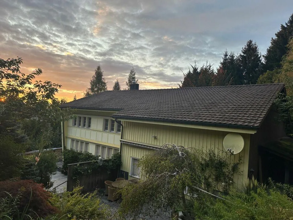 Grosszügiges Einfamilienhaus mit Gartenparadies, Sauna & Schwimmteich