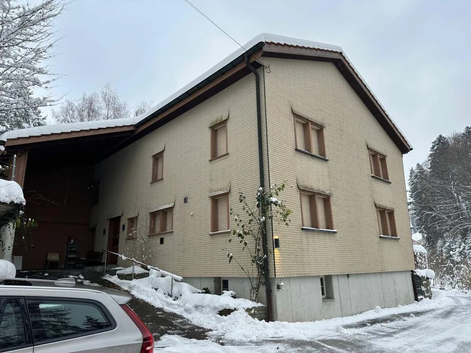 Grosszügiges Einfamilienhaus mit Gartenparadies, Sauna & Schwimmteich