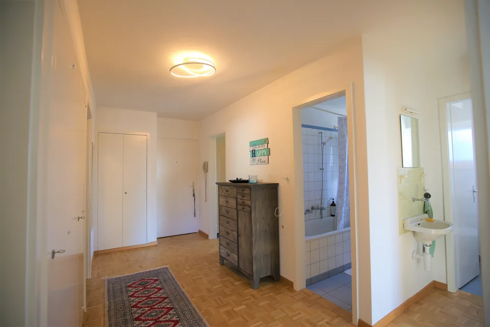 schöne und helle 4.0 Zimmerwohnung zu Vermieten
