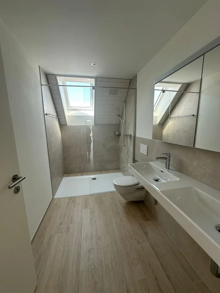 Moderne Wohnung mit Balkon und zentraler Lage