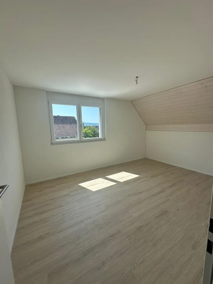 Moderne Wohnung mit Balkon und zentraler Lage