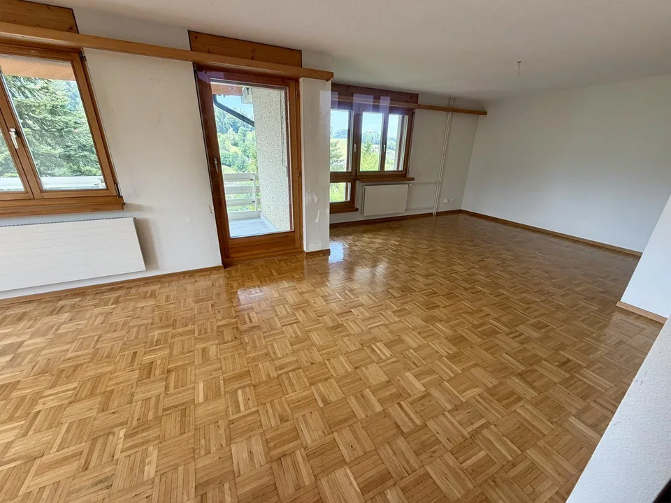Helle 4.5-Zimmer-Wohnung mit Balkon und grossartiger Aussicht
