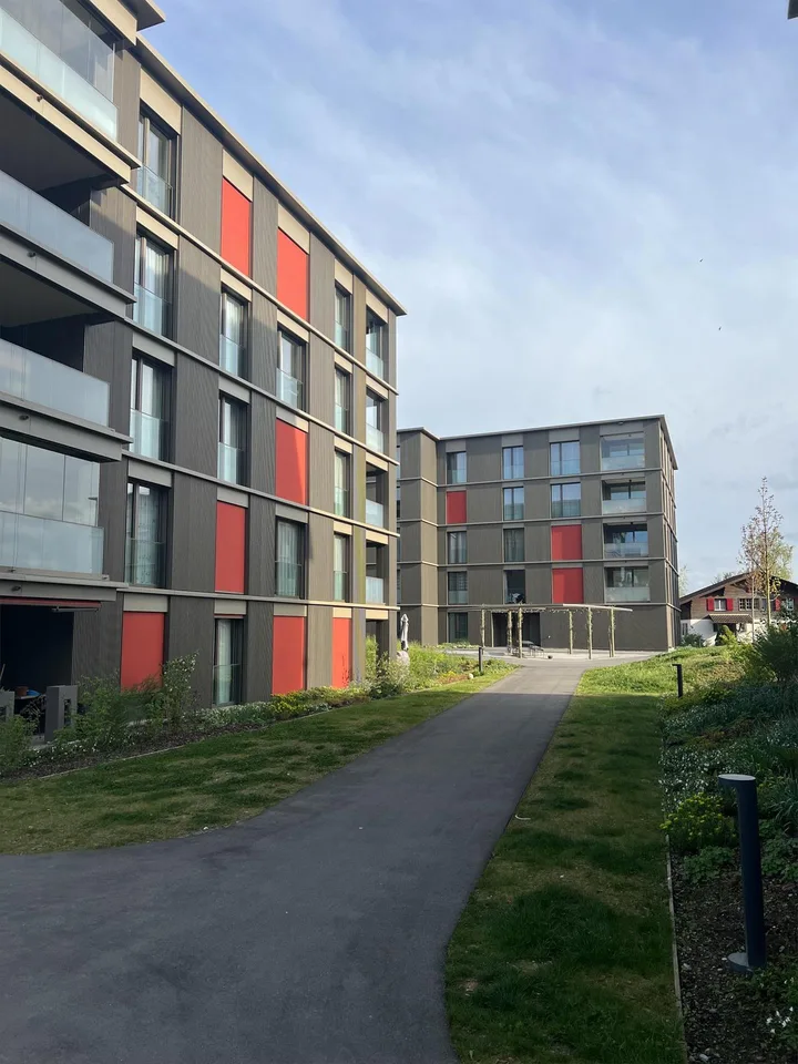 Moderne 2 1/2 Zimmer Wohnung- komplett möbiliert und wie neu.