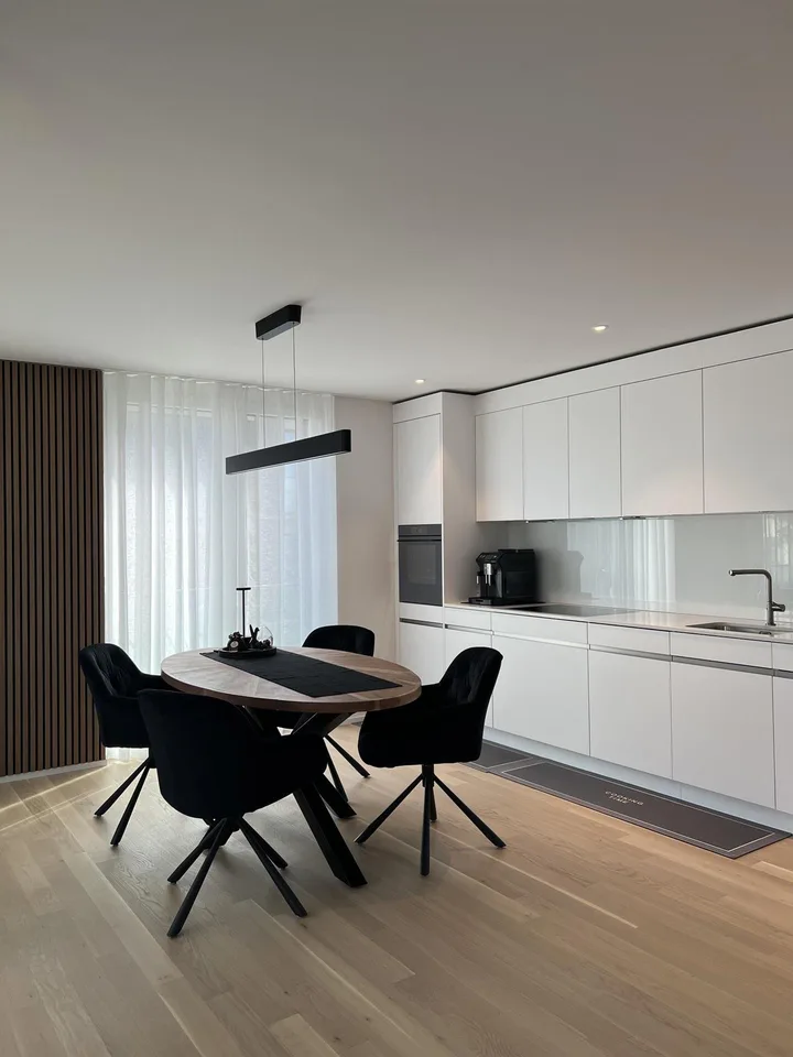 Moderne 2 1/2 Zimmer Wohnung- komplett möbiliert und wie neu.