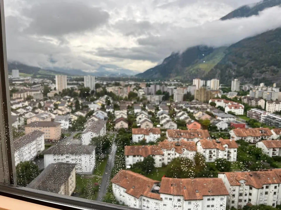 Charmante 2.5-Zi. voll möbliert mit einzigartigem Blick über Alpen