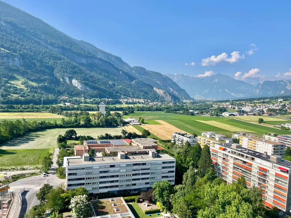 Charmante 2.5-Zi. voll möbliert mit einzigartigem Blick über Alpen