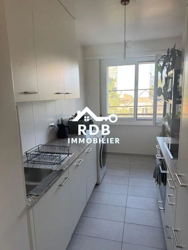 Appartement de 3 pièces au 5ème étage situé à Onex 1213