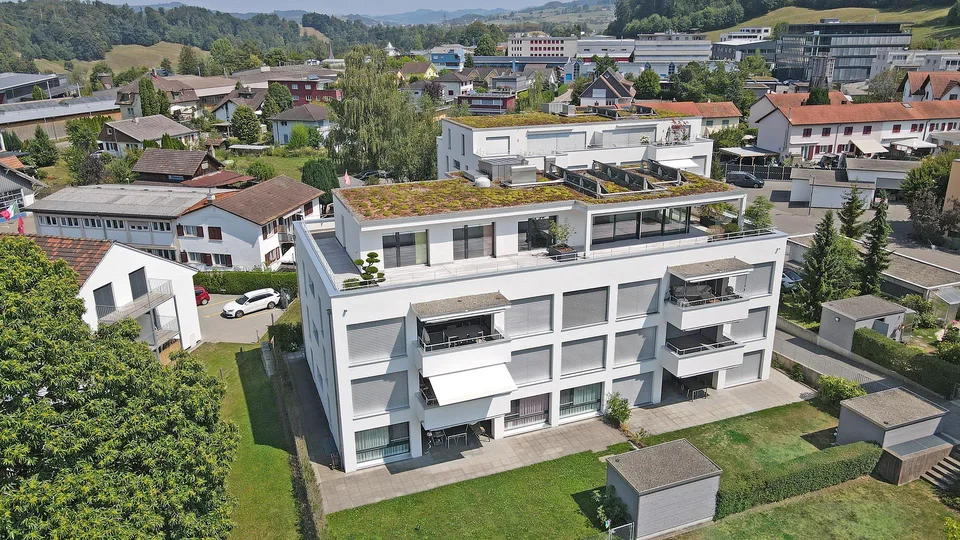 Exklusives Attikawohnen: 4.5-Zimmer-Traum mit 175 m² Rundum-Dachter...