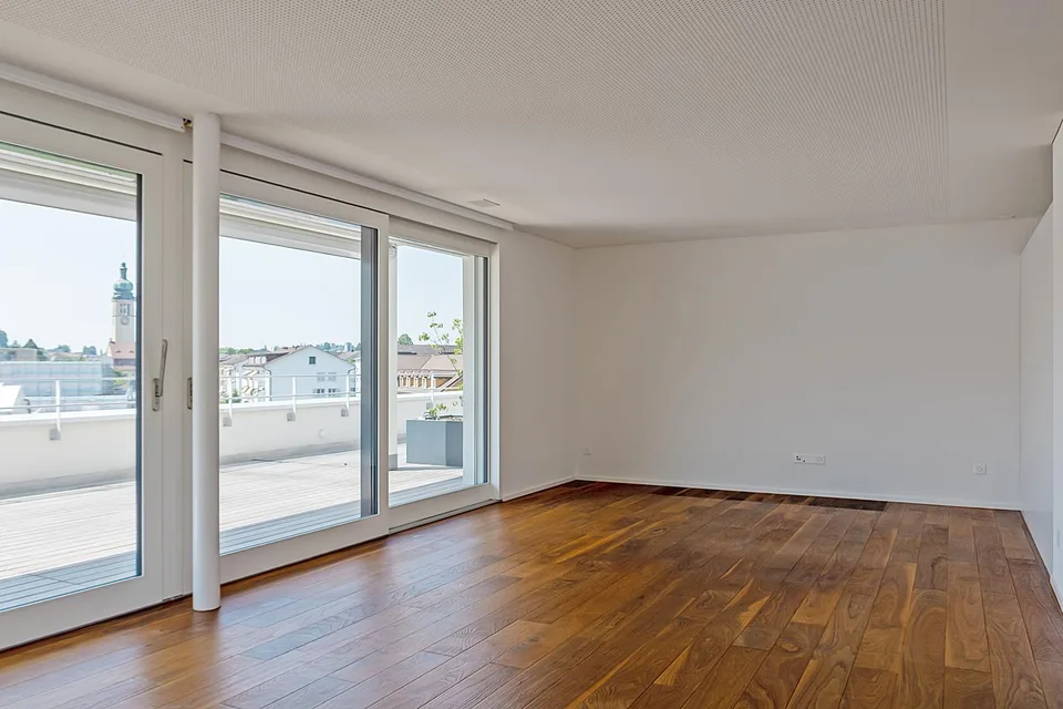Exklusives Attikawohnen: 4.5-Zimmer-Traum mit 175 m² Rundum-Dachter...