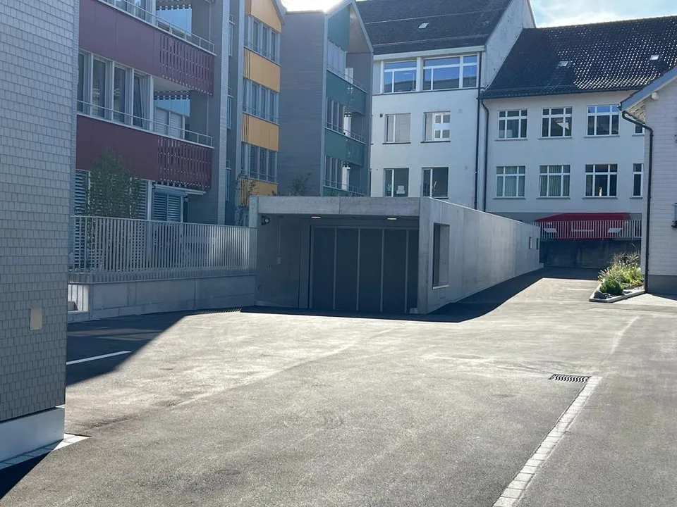 Motorradplatz beim Bahnhof