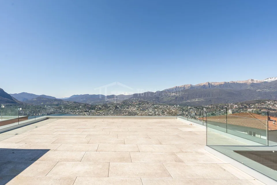 MAGNIFICA VILLA CON GIARDINO E VISTA LAGO | MAGNIFICENT VILLA WITH ... – Foto 19 von 23