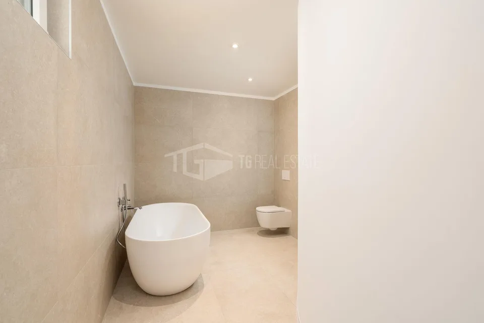 MAGNIFICA VILLA CON GIARDINO E VISTA LAGO | MAGNIFICENT VILLA WITH ... – Foto 17 von 23