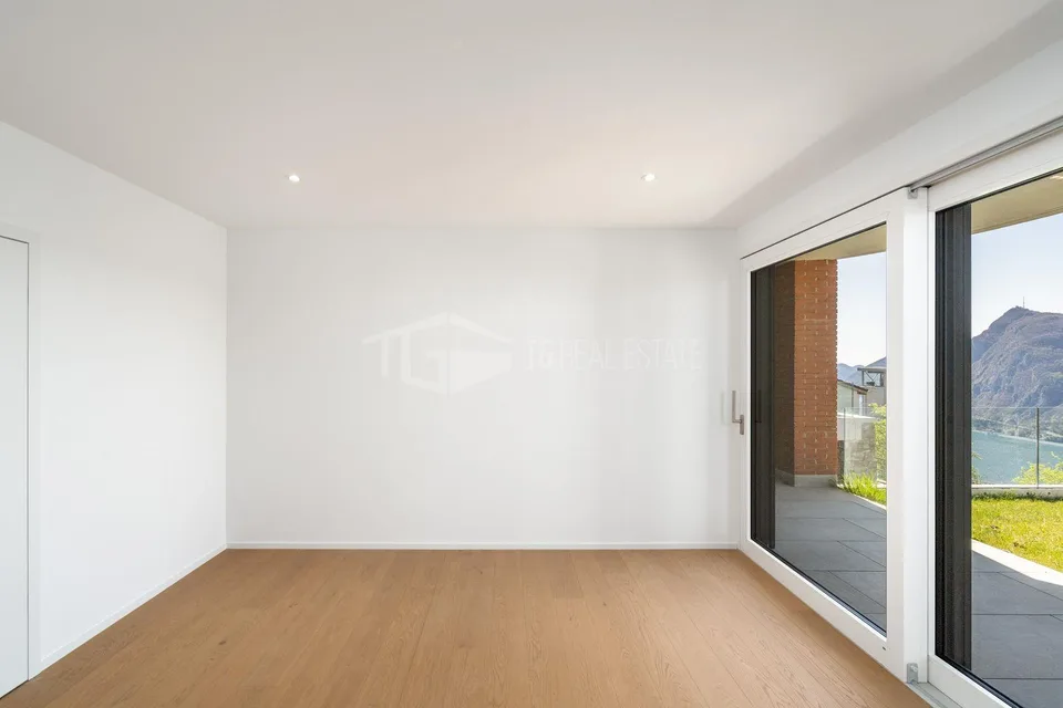 MAGNIFICA VILLA CON GIARDINO E VISTA LAGO | MAGNIFICENT VILLA WITH ... – Foto 10 von 23