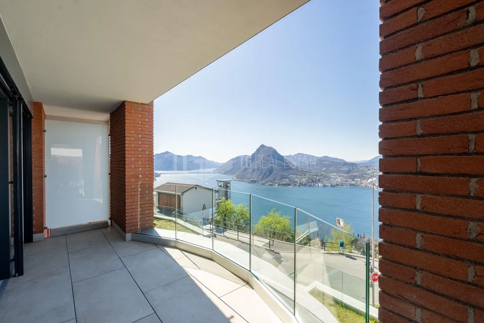 MAGNIFICA VILLA CON GIARDINO E VISTA LAGO | MAGNIFICENT VILLA WITH ... – Foto 8 von 23