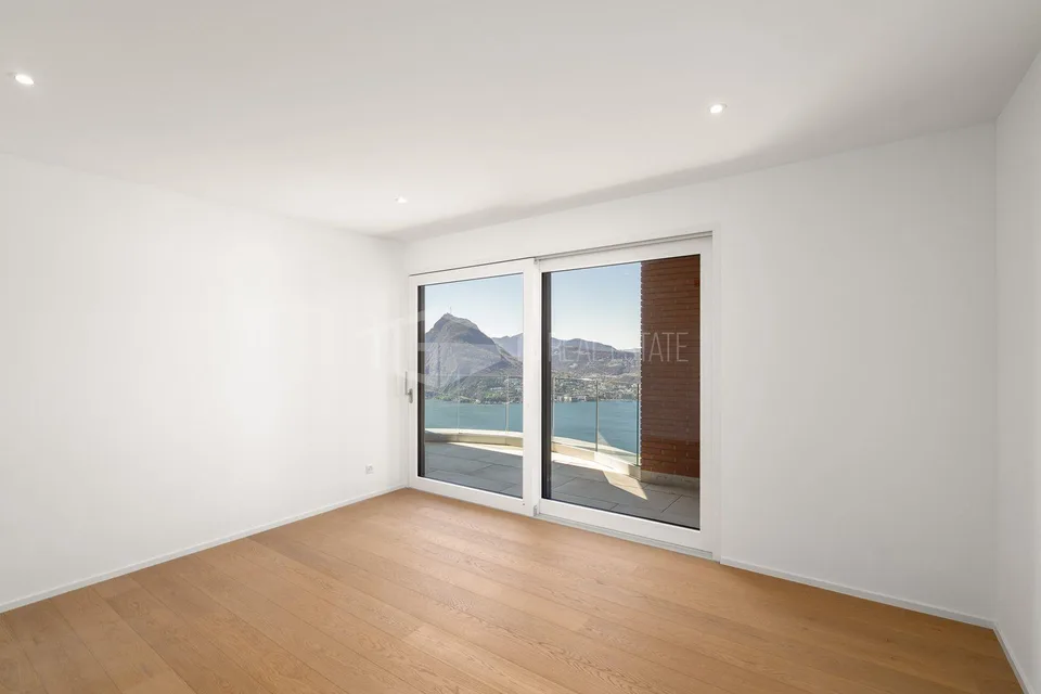 MAGNIFICA VILLA CON GIARDINO E VISTA LAGO | MAGNIFICENT VILLA WITH ... – Foto 9 von 23