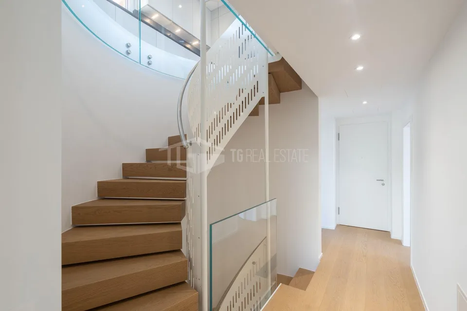MAGNIFICA VILLA CON GIARDINO E VISTA LAGO | MAGNIFICENT VILLA WITH ... – Foto 7 von 23