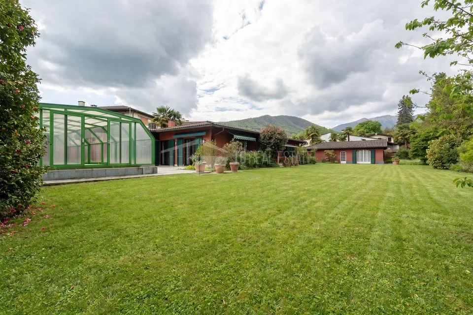 CASA DI 5.5 LOCALI CON GIARDINO, PISCINA E DEPENDANCE | 5.5-ROOM HO...