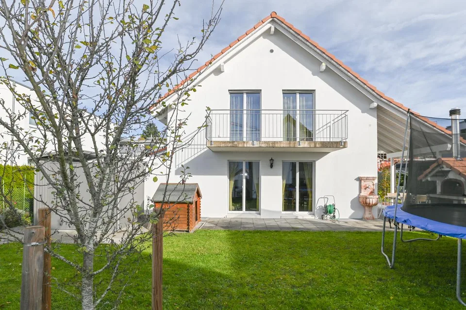 Neuwertiges Haus zum Verlieben – optimal als Familienbasis