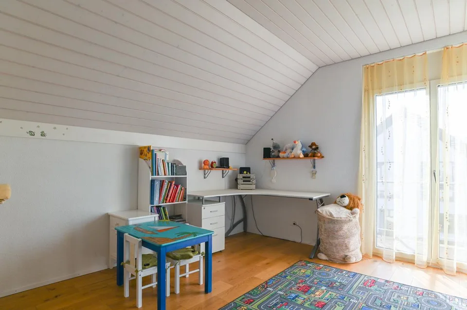 Bank-approved, like-new house to fall in love with, optimal family base – photo 12 of 15