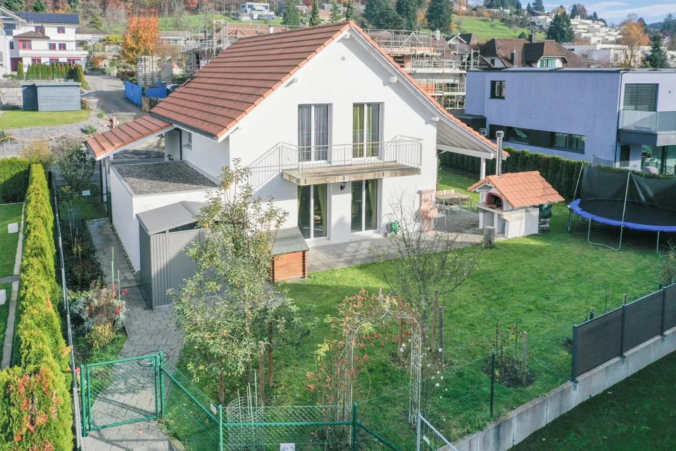 Bank-approved, like-new house to fall in love with, optimal family base – photo 13 of 15