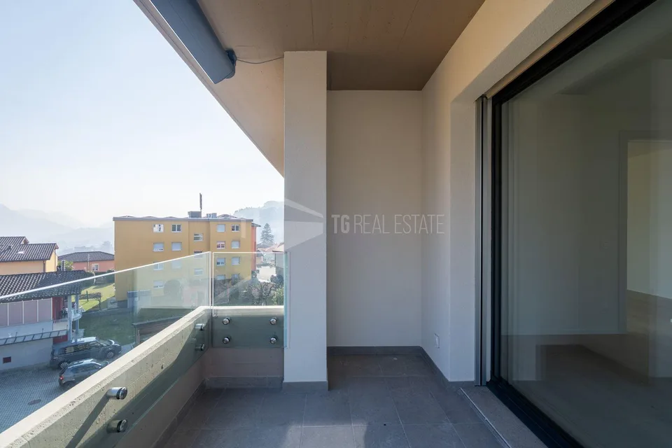 MODERN 4.5-ROOM PENTHOUSE WITH LAKE VIEW – photo 10 of 13