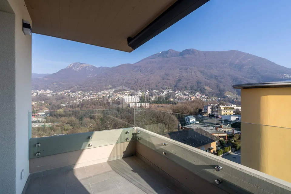 MODERN 4.5-ROOM PENTHOUSE WITH LAKE VIEW – photo 12 of 13