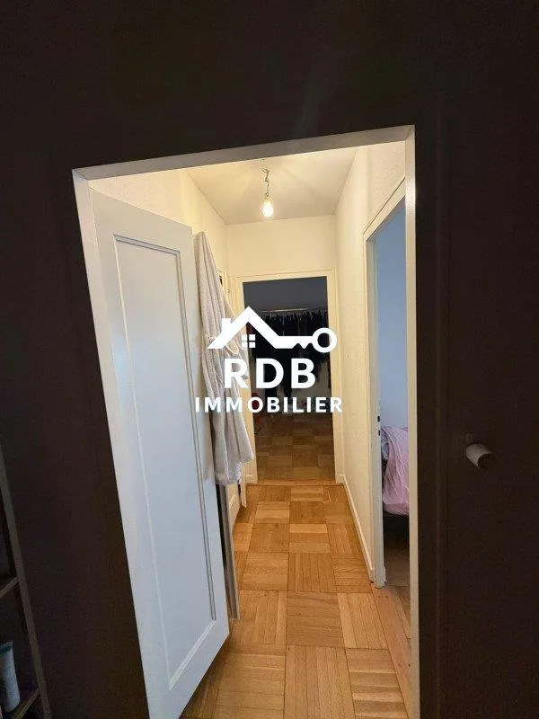 Vier-Zimmer-Wohnung im ersten Stock in Acacias 1227