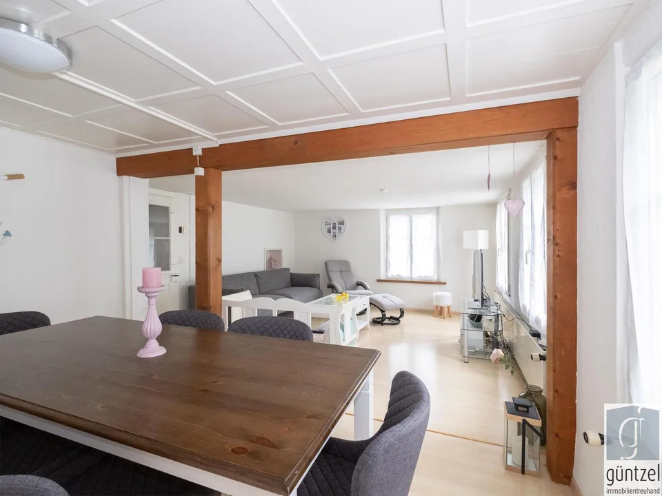 Maison unifamiliale avec deux dépendances et réserve de terrain constructible