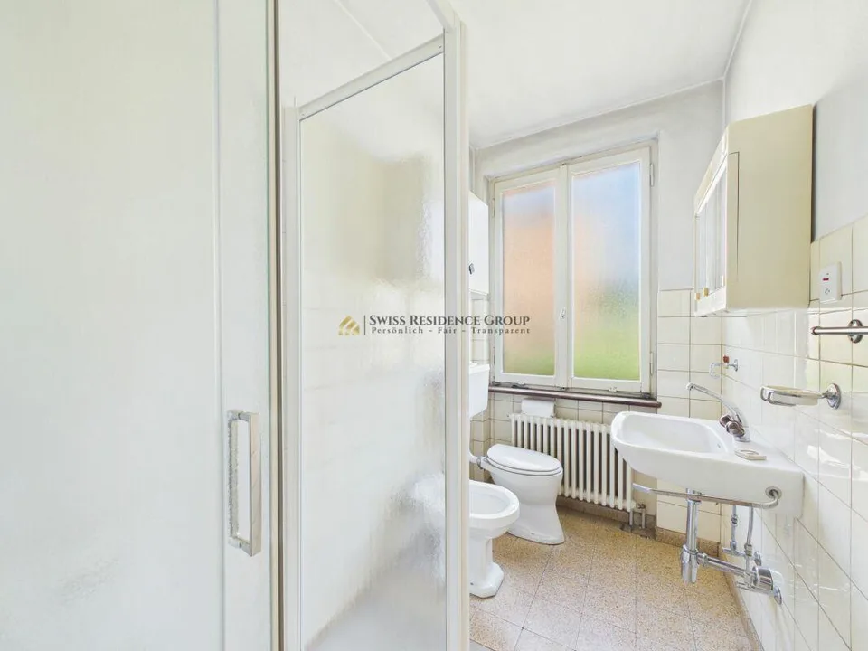Casa unifamiliare di 7 locali con ufficio, ampio giardino e importa... – foto 13 di 22