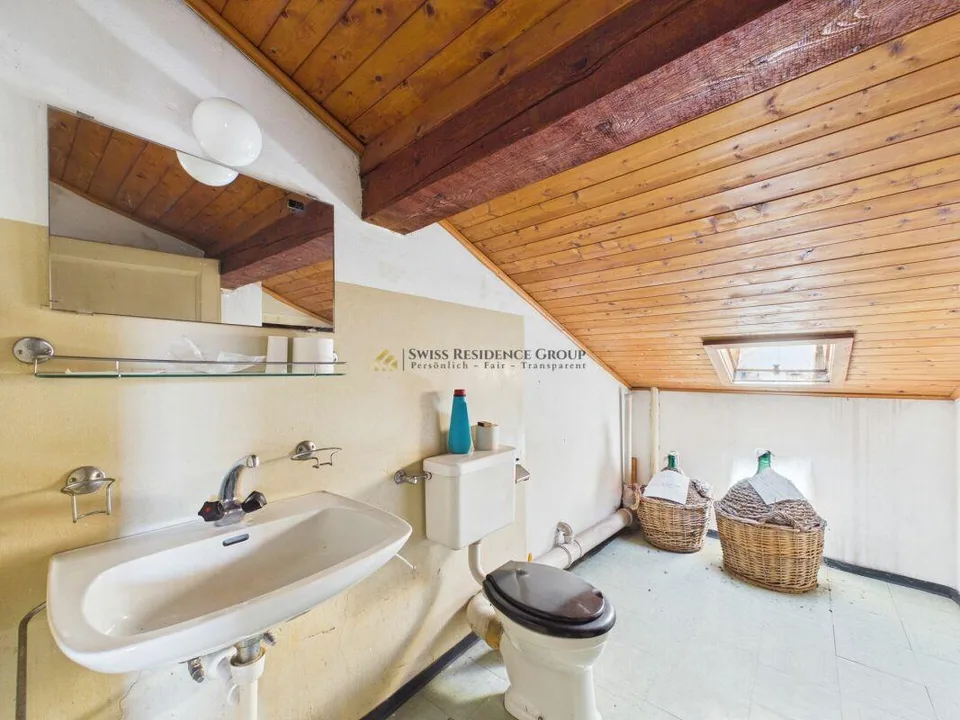 Casa unifamiliare di 7 locali con ufficio, ampio giardino e importa... – foto 12 di 22