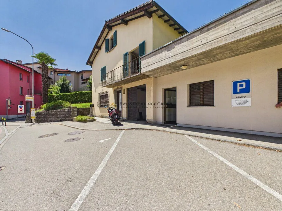 Casa unifamiliare di 7 locali con ufficio, ampio giardino e importa...