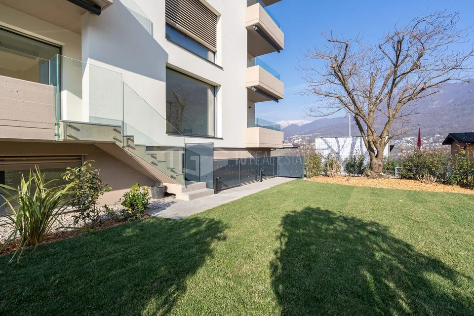 LUMINOSO 4.5 LOCALI CON GIARDINO | BRIGHT 4.5 ROOMS WITH GARDEN | L... – foto 15 di 18
