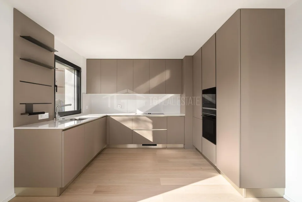 LUMINOSO 4.5 LOCALI CON GIARDINO | BRIGHT 4.5 ROOMS WITH GARDEN | L...