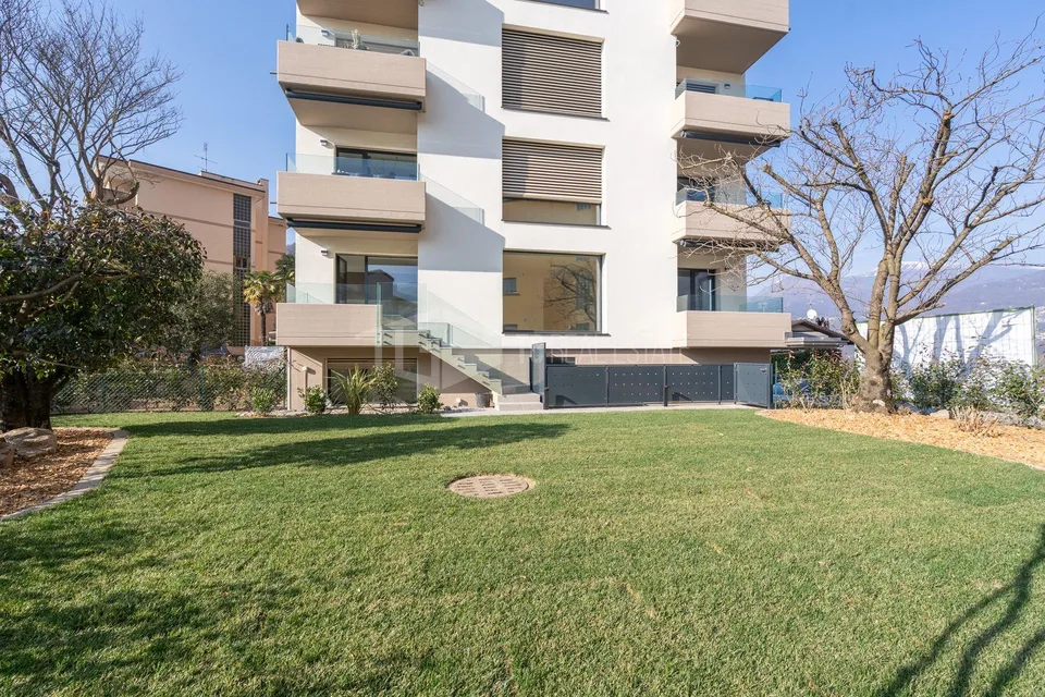 LUMINOSO 4.5 LOCALI CON GIARDINO | BRIGHT 4.5 ROOMS WITH GARDEN | L...