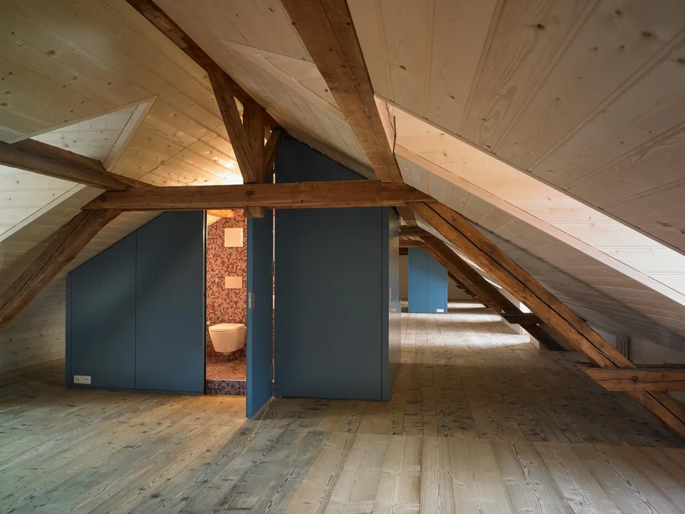 Einzigartige Dachgeschosswohnung mit Charme im Zentrum von Zug