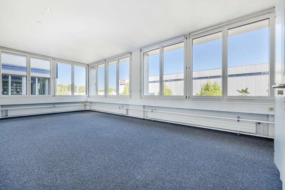 Raum für Ideen: 27 m² Bürofläche im Herzen von Winkeln, St. Gallen