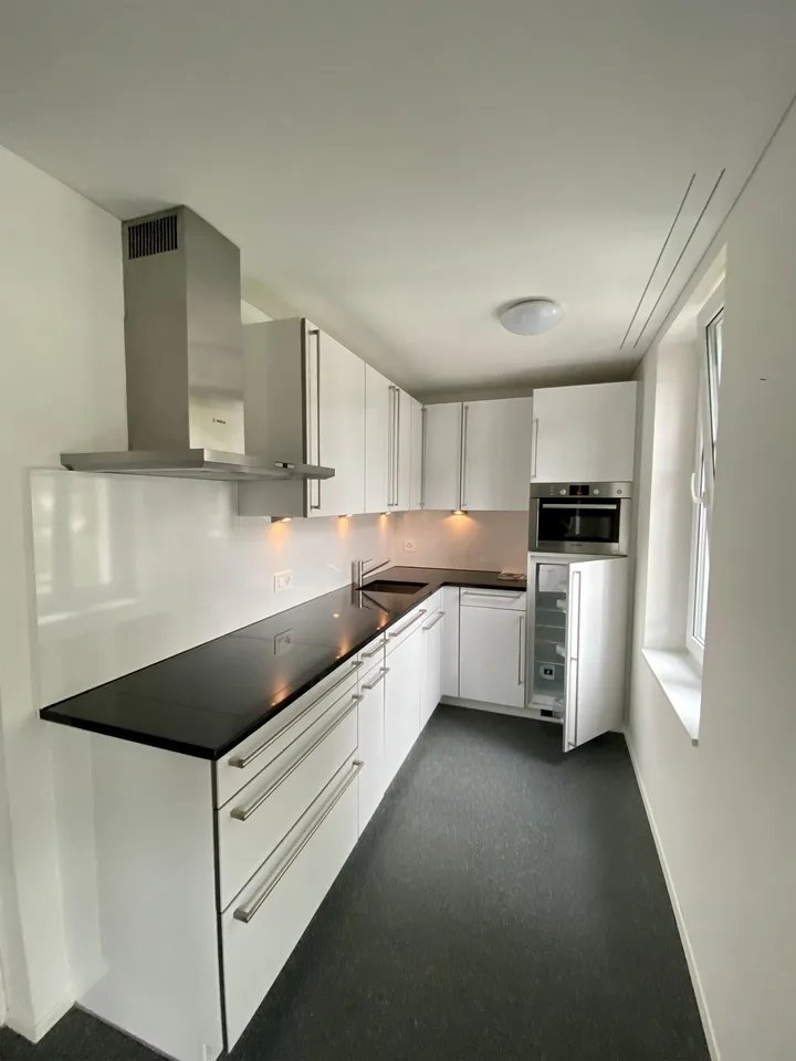 moderne, helle 1 1/2 Zi. Wohnung mit grossem Balkon Südseite 7.5 m2
