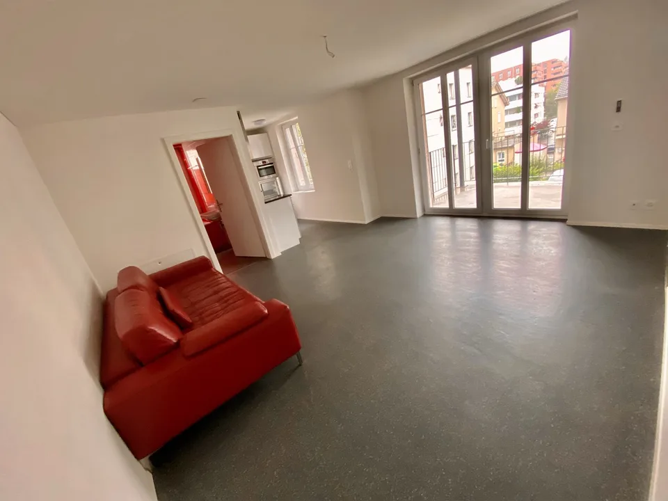 moderne, helle 1 1/2 Zi. Wohnung mit grossem Balkon Südseite 7.5 m2