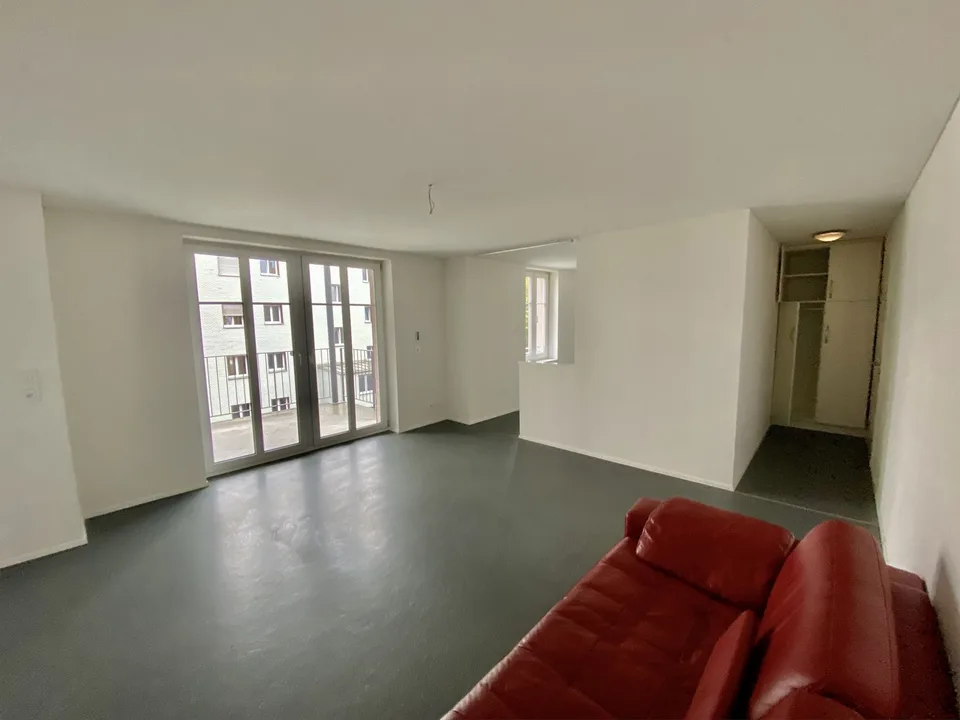 moderne, helle 1 1/2 Zi. Wohnung mit grossem Balkon Südseite 7.5 m2