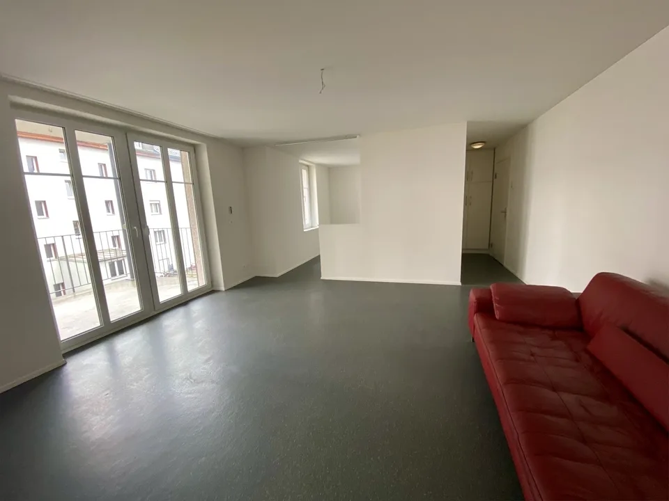 moderne, helle 1 1/2 Zi. Wohnung mit grossem Balkon Südseite 7.5 m2