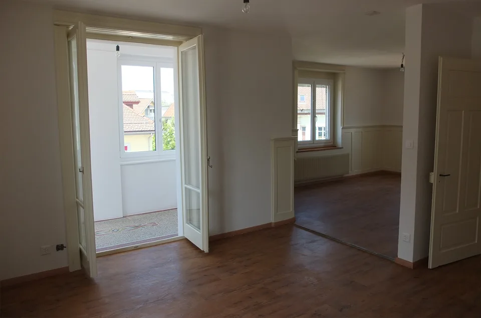 moderne und helle Wohnung im Altbau mit grossem Balkon, Nähe Zentrum