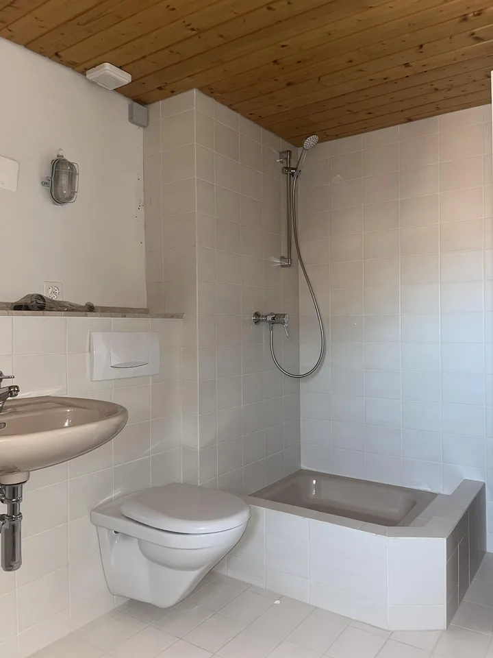 Frisch sanierte Maisonette-Wohnung mit zwei Balkonen