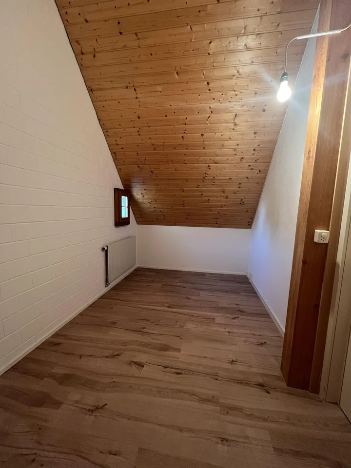 Frisch sanierte Maisonette-Wohnung mit zwei Balkonen