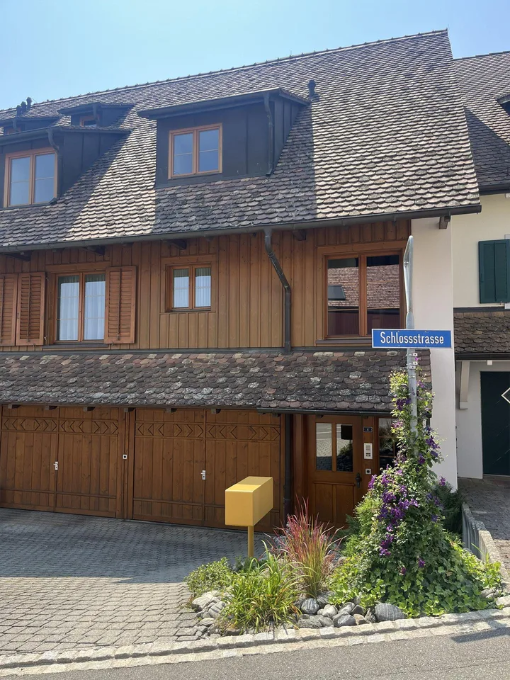 Frisch sanierte Maisonette-Wohnung mit zwei Balkonen