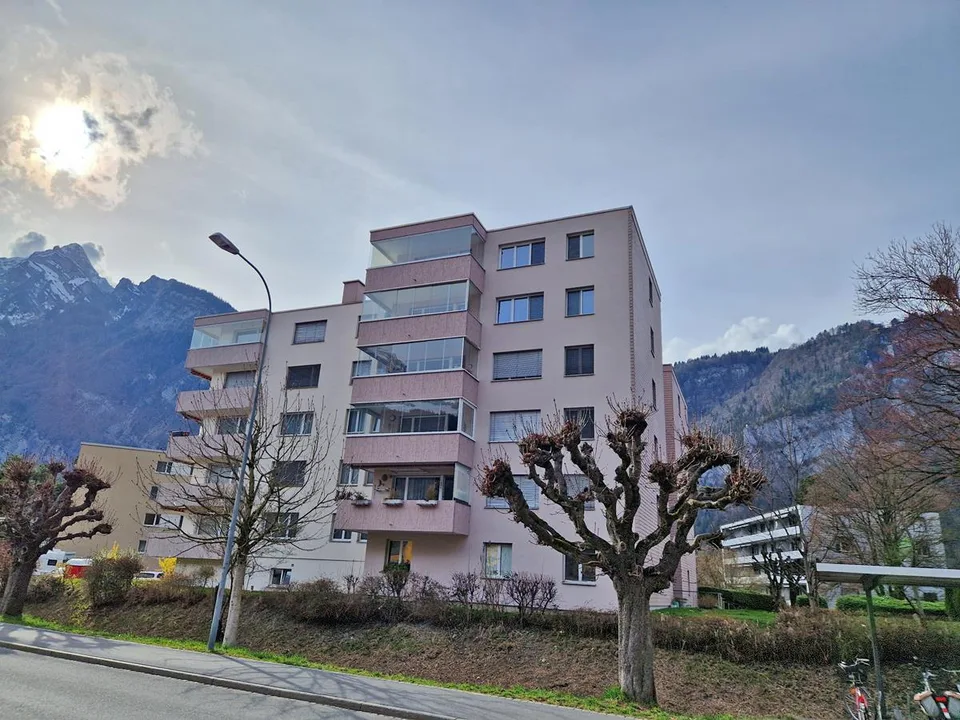 Komplett sanierte 3.5-Zimmerwohnung mit herrlicher Aussicht