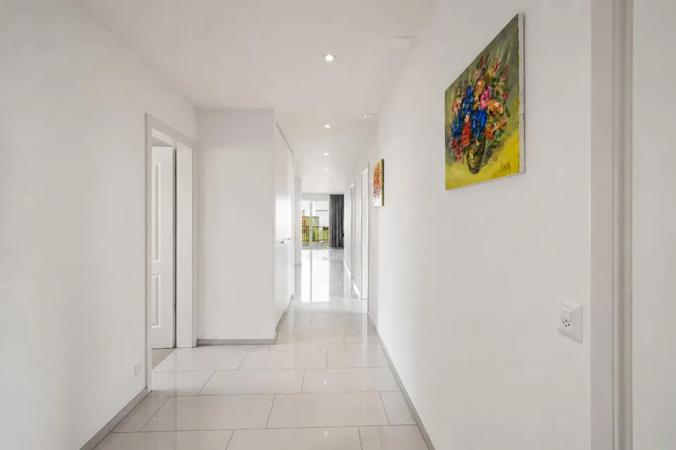 Nur wenige Schritte zum Bahnhof Moderne 4.5-Zimmerwohnung mit hochwe – Foto 12 von 13