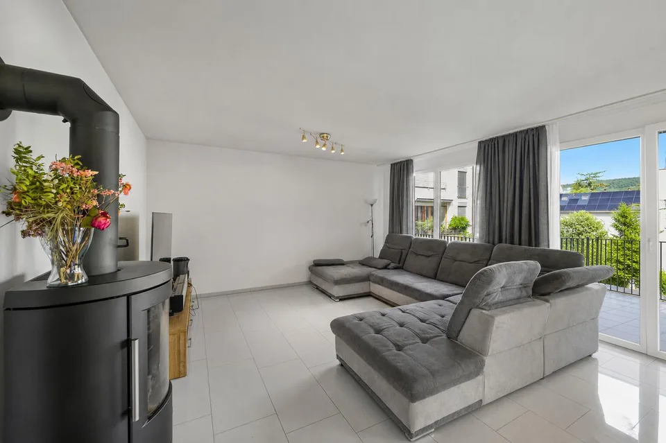 Nur wenige Schritte zum Bahnhof Moderne 4.5-Zimmerwohnung mit hochwe – Foto 6 von 13