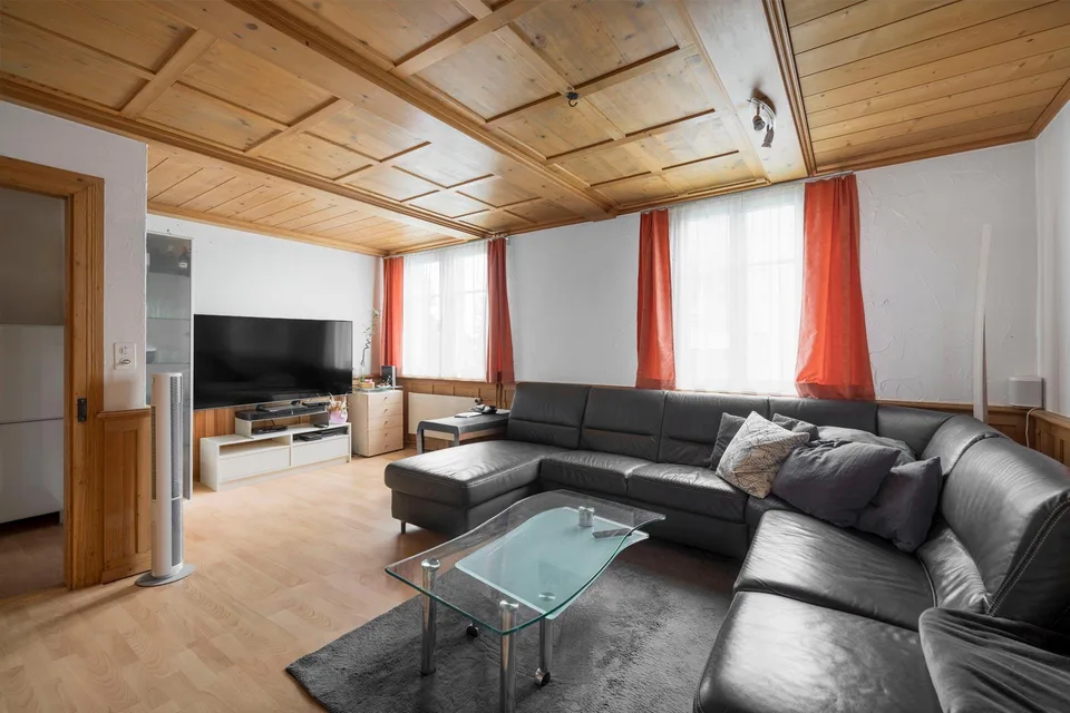 Single-family house with separate apartment