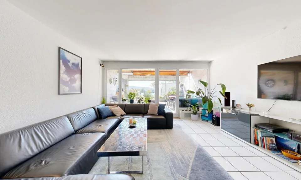 Renoviertes Reihenhaus am Bielersee mit Seesicht und Gartenwiese