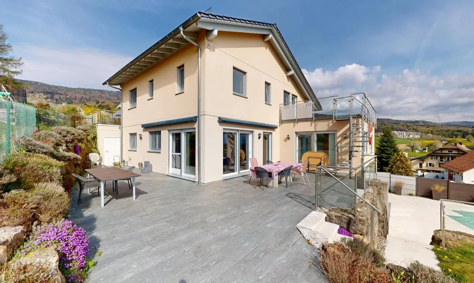 Maison passive avec studio, piscine et vue dégagée